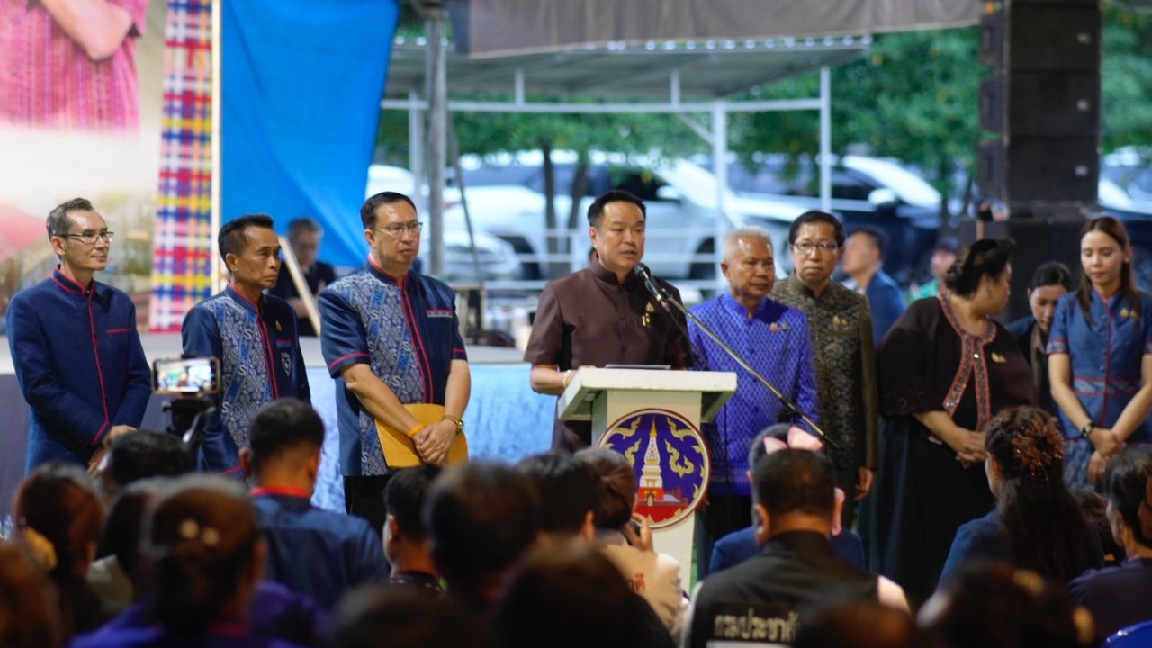 นายกฯ อนุทิน ฝาก "กำนัน-ผู้ใหญ่บ้าน" แจ้งลูกบ้านรีบลงทะเบียน "คนละครึ่งพลัส"