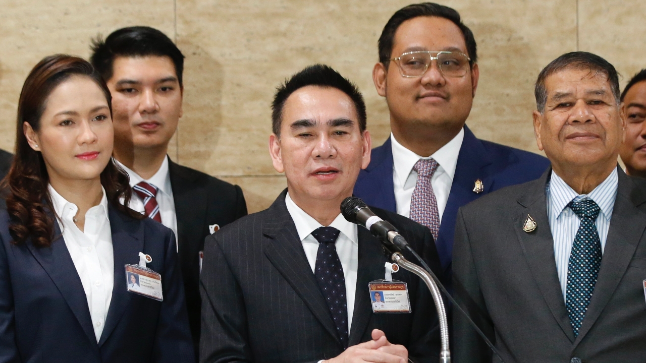 ประชาธิปัตย์แพแตก “เดชอิศม์” จ่อขน 4 สส.สงขลา ซบพรรคกล้าธรรม