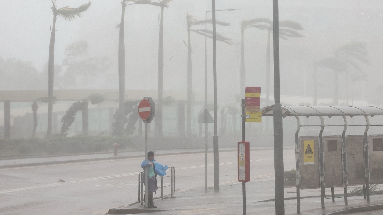 ซูเปอร์ไต้ฝุ่นรากาซา ถล่มฮ่องกง เตือนภัยระดับ สูงสุดในรอบปี ยอดเสียชีวิตไต้หวันพุ่ง 14 ราย