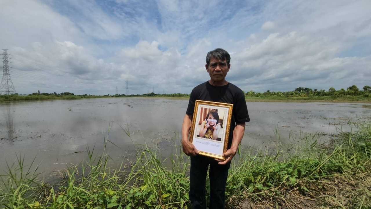 ครอบครัวสุดเศร้า ทำพิธีเชิญดวงวิญญาณ "น้องเก๋" สาวโรงงานที่หายตัวปริศนา 12 ปี