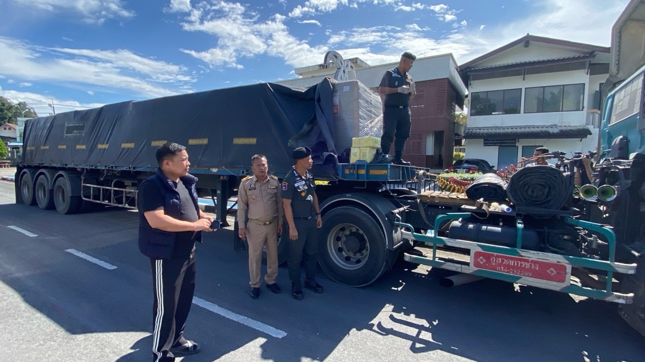 ยึดยาบ้า 4.6 ล้านเม็ด มูลค่าเกือบ 50 ล้าน ซ่อนในรถบรรทุกลากจูง ลำเลียงลงใต้ 