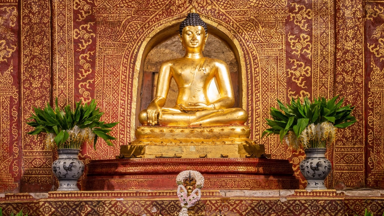 อัปเดต ปฏิทินวันพระเดือนตุลาคม 2568 วันพระเดือนนี้ วันไหนบ้าง ทำบุญเสริมดวงชะตาชีวิต