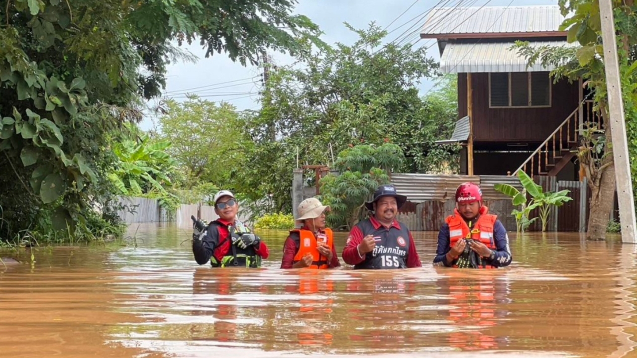 น้ำท่วมหล่มสัก จ.เพชรบูรณ์ เริ่มเข้าสู่สภาวะปกติ แต่บางจุดยังสูง 2 เมตร