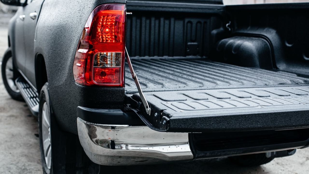 ​ต่างชาติถ่ายคลิปมีเซ็กซ์ท้ายกระบะ วิ่งไปตามถนนที่ภูเก็ต ตร.เร่งตามตัวดำเนินคดี