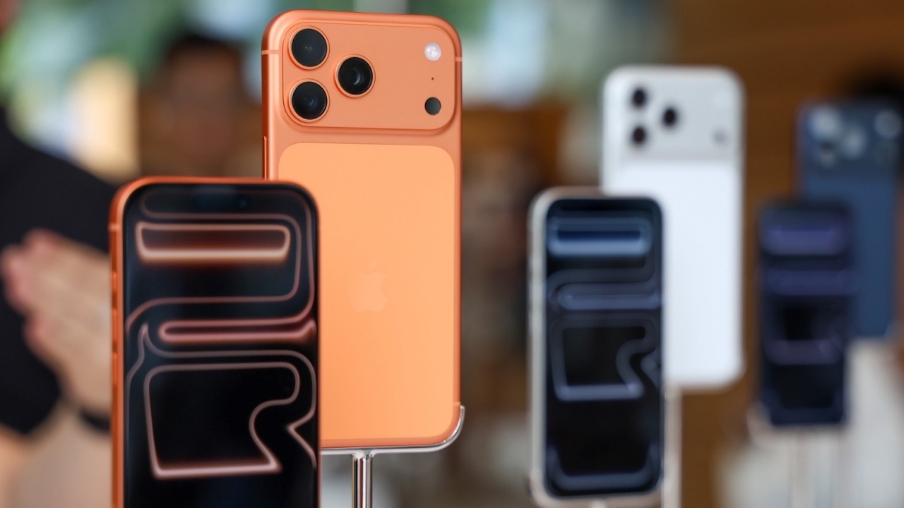 Apple แจงรอย iPhone 17 Pro มาจากแท่น MagSafe เช็ดออกได้-ขอบฐานกล้องอาจสึกหรอตามการใช้งาน