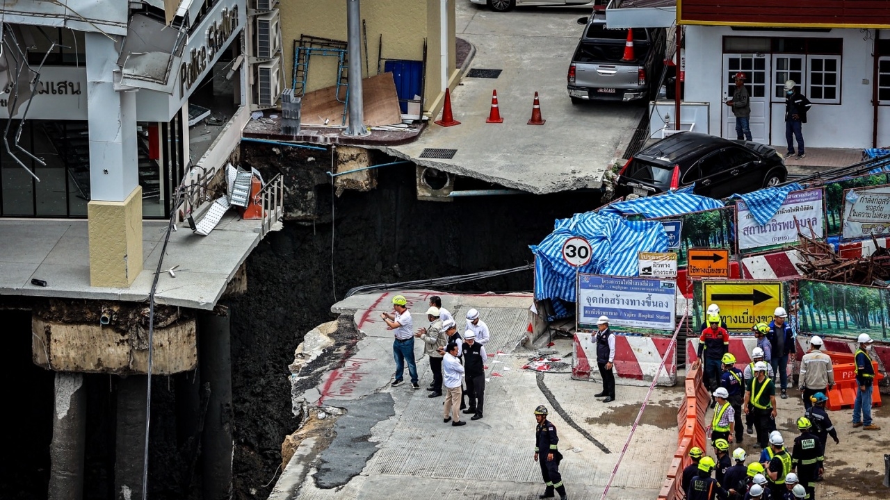 ชัชชาติ เผยสาเหตุถนนทรุดตัว สน.สามเสน มองเห็นเสาเข็ม สั่งการ 7 ข้อ-ตั้งวอร์รูม