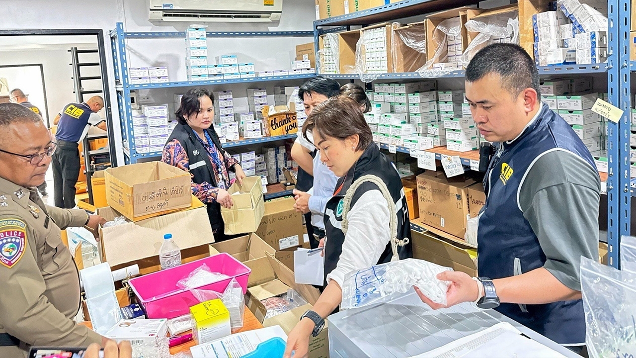 บุกจับ "ซิลิโคน" ยาเถื่อน มูลค่ากว่า 8 ล้าน ทำจมูก-คาง ค้าออนไลน์ ส่ง 20 คลินิก