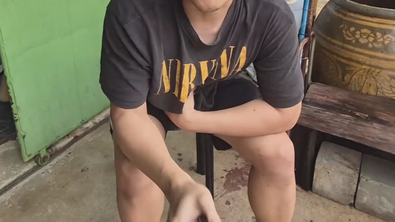 หนุ่มอุดรฯ ผวา หญิงคลั่งรักวัย 60 บุกตื้อถึงบ้าน ถูกใจความหล่ออยากมีลูกด้วย