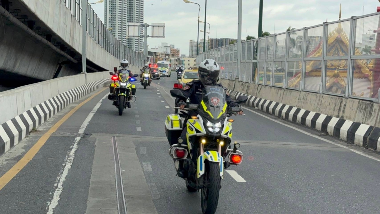 เผยนาทีชีวิต แท็กซี่ฝ่าไฟแดง เฉี่ยวชนรถ ตร.จราจร ขณะปฏิบัติภารกิจนำส่งอวัยวะ