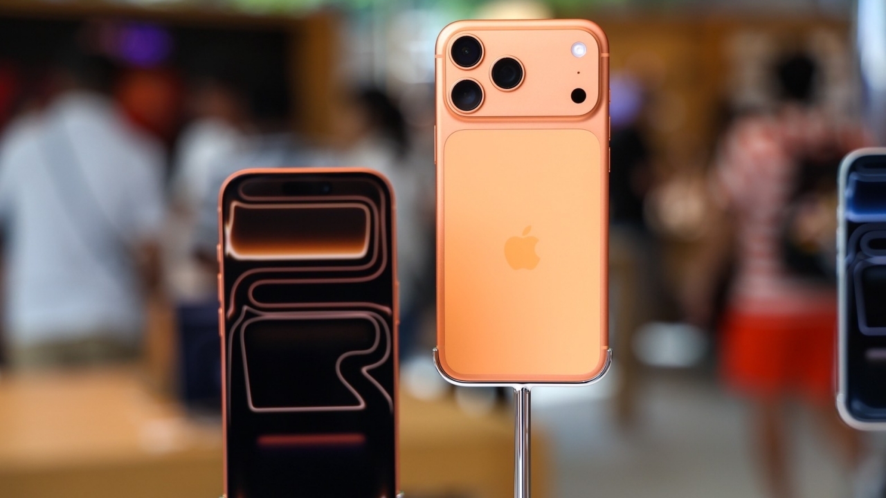 ผลการทดสอบชี้ iPhone 17 Pro เป็นรอยง่ายจากขอบฐานกล้องคม