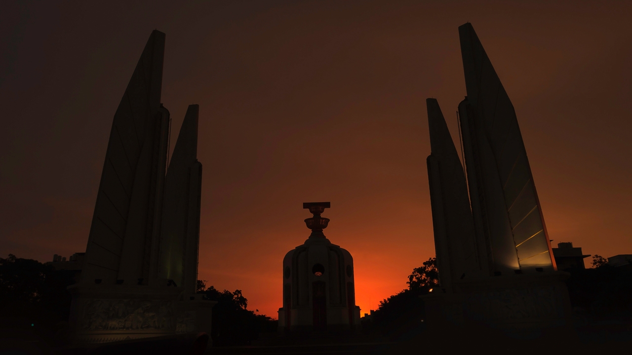 รัฐพันลึก