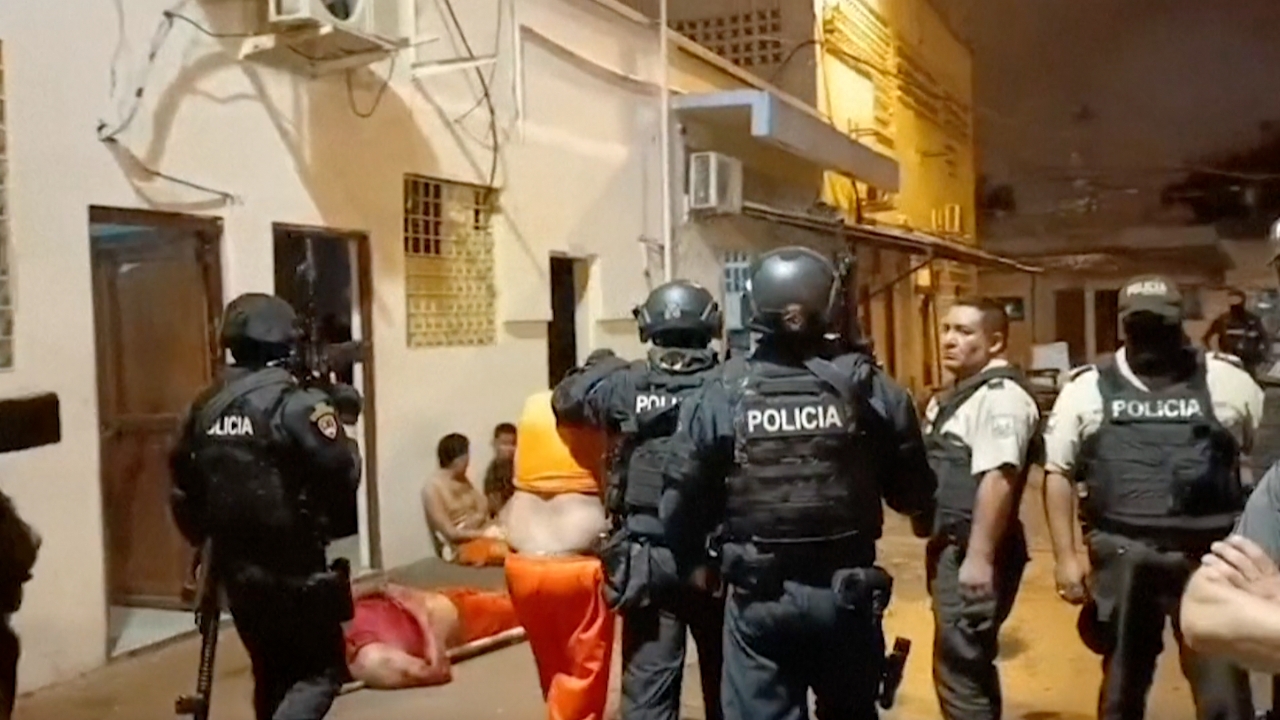 จลาจลเดือดคุกเอกวาดอร์ ดับ 14 ศพ เจ็บระนาว สองแก๊งค้ายาใหญ่คู่ปรับห้ำหั่นกันเอาถึงตาย 