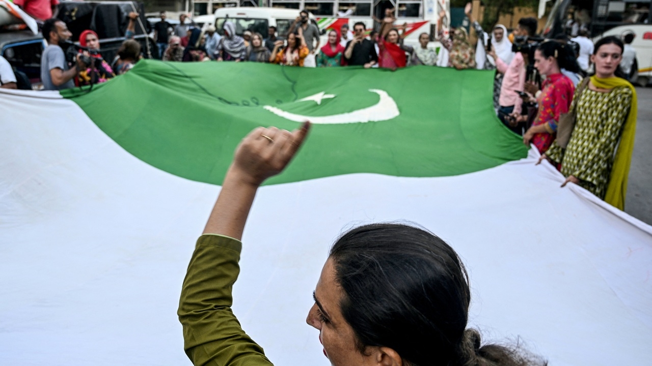 ช็อก พบศพหญิงข้ามเพศ 3 รายถูกยิงพรุน ทิ้งร่างไว้ข้างถนนในปากีสถาน