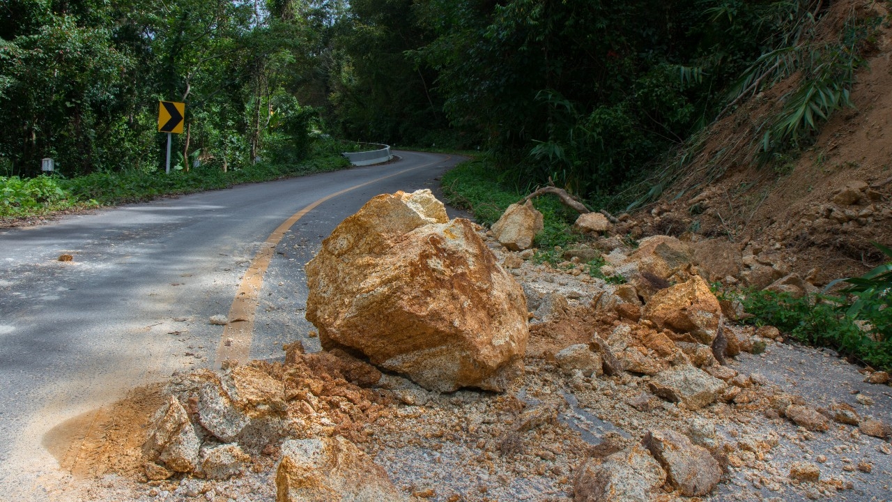 เตือน 23 จังหวัด เฝ้าระวังแผ่นดินถล่ม - น้ำป่าไหลหลาก 22-26 ก.ย. 68