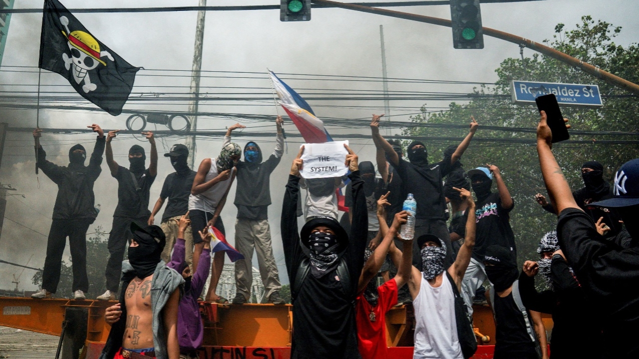 ม็อบฟิลิปปินส์ ต้านโกงโครงการระบายน้ำ จะซ้ำรอยเนปาลล้มรัฐบาลหรือไม่