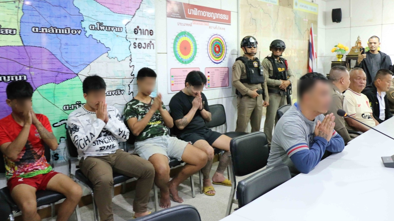 โดน 5 ข้อหา แก๊งวัยรุ่นกระทืบทีมงานหมอลำดัง เมาเสียหน้า ถูกเตือนห้ามเต้นบนลำโพง