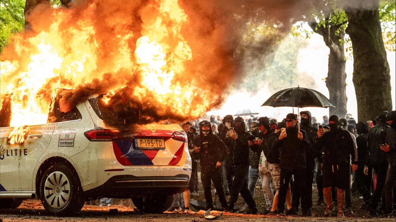 ม็อบขวาจัดเนเธอร์แลนด์ปะทะตำรวจ ก่อนศึกเลือกตั้งปลายเดือน