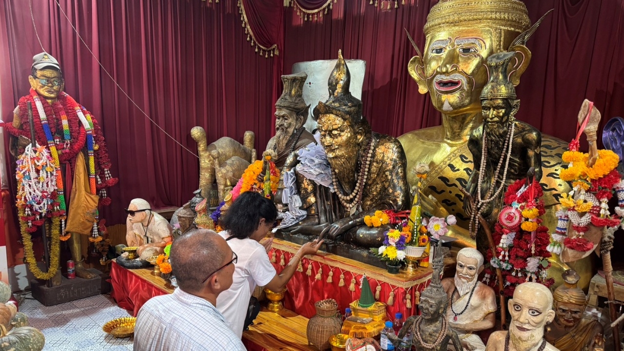 หญิงสมหวัง มาแก้บน "ปู่ฤาษีพรหมเมศ" ไม่พลาดจุดธูปมงคลลุ้น "เลขเด็ดงวดนี้"