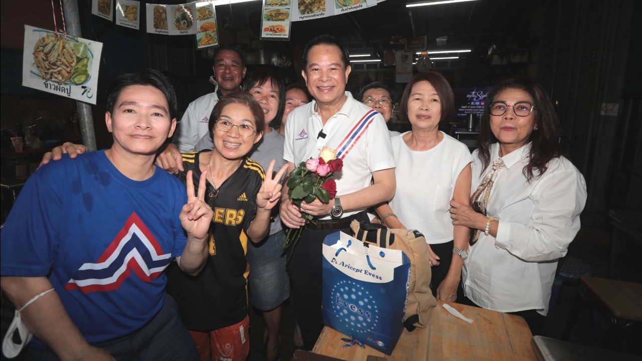 “พีระพันธุ์” ลงพื้นที่รับเรื่องร้องเรียนชาวแฟลตดินแดงใหม่ เฟส 2 รับปากช่วยแก้ปัญหาให้ชาวบ้าน