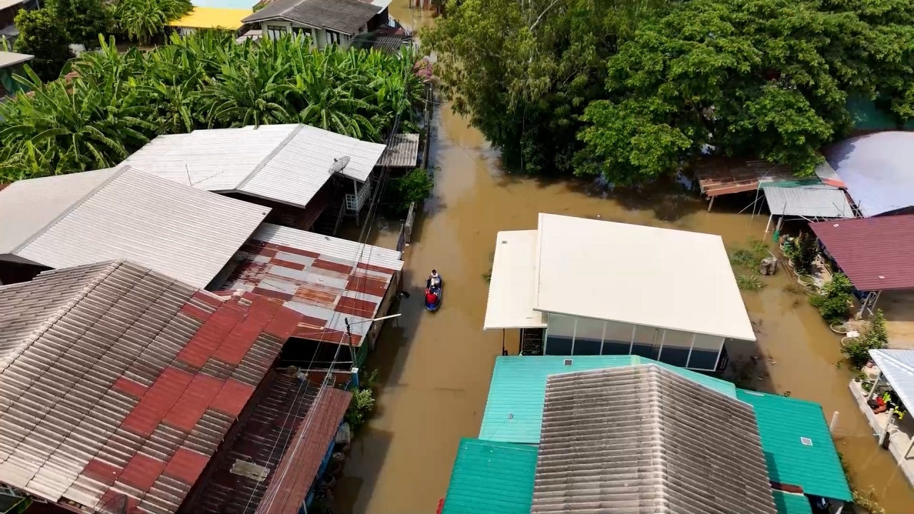 ท้ายเขื่อนเจ้าพระยายังอ่วม น้ำท่วมนาน 1 สัปดาห์ กระทบชาวบ้านกว่า 100 ครัวเรือน