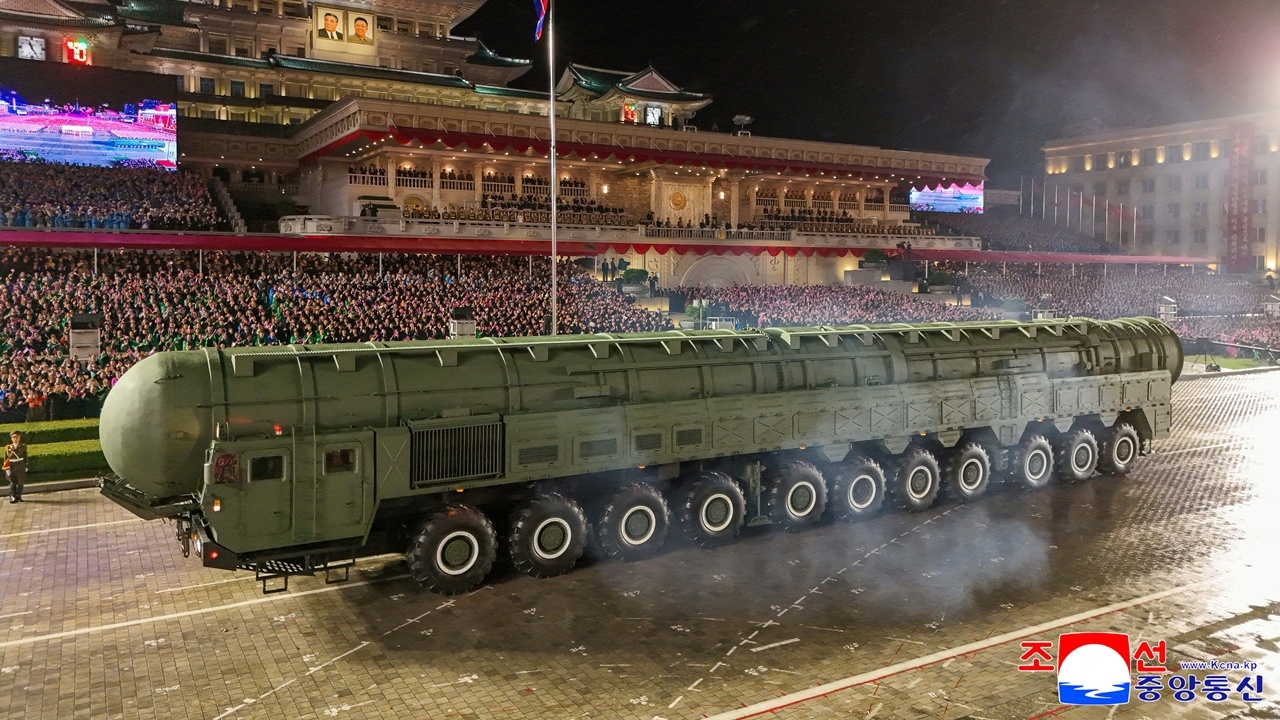 80 ปีพรรคแรงงาน เกาหลีเหนือจัดสวนสนาม อวดขีปนาวุธข้ามทวีปรุ่นใหม่