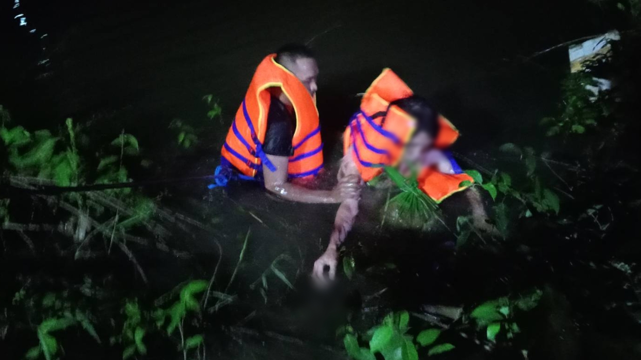 ทหารพรานโดดช่วย "หนุ่มบัญชีม้า" วัย 23 ตะคริวกินหวิดจมน้ำดับขณะลอบหนีกลับไทย