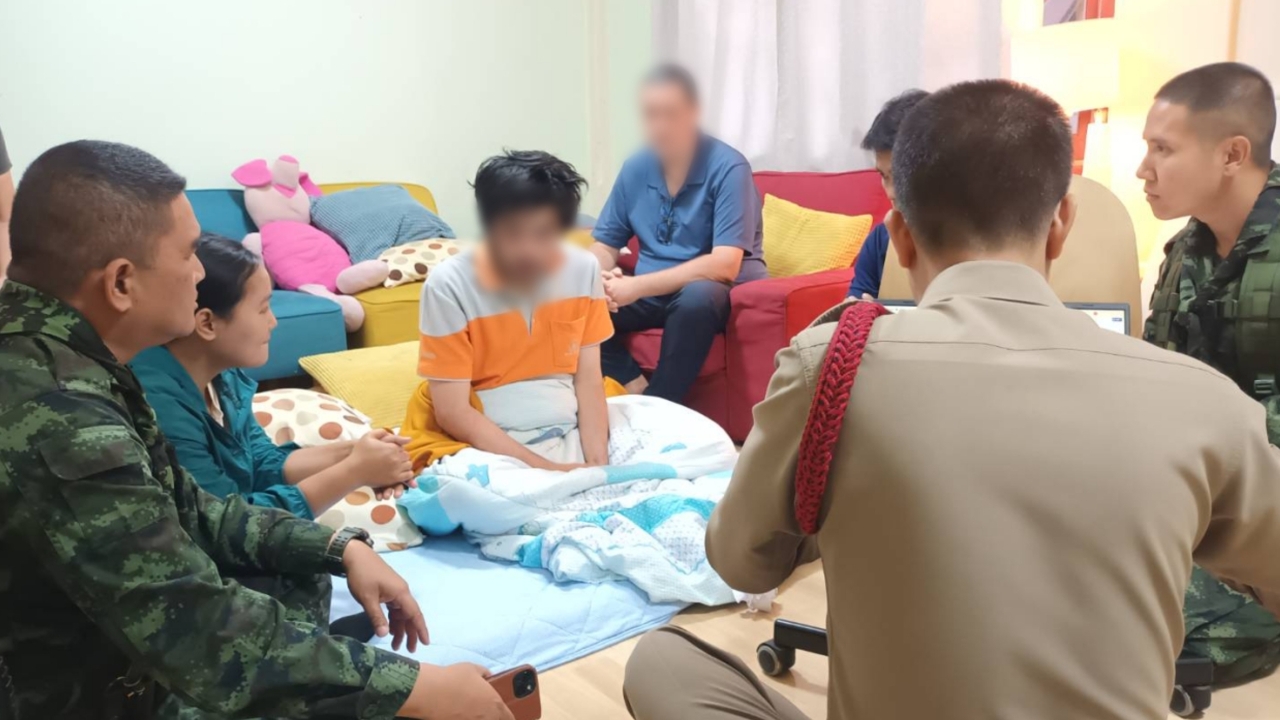 เจอแล้ว หนุ่มอังกฤษวัย 19 หายตัวจากบ้านที่พัทยา พบตัวที่วัดใกล้ชายแดนสังขละบุรี