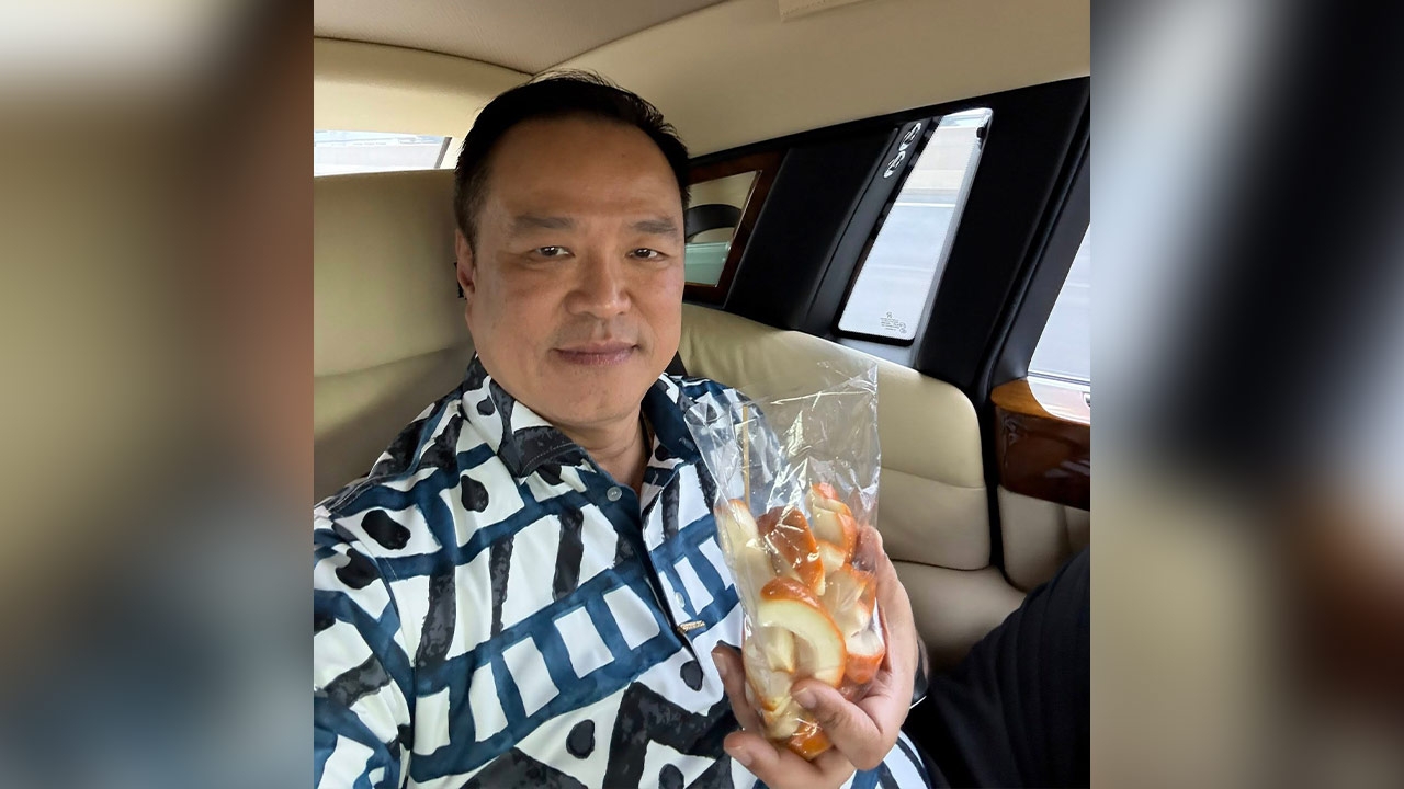 “อนุทิน” ขอบคุณคนใจดีมอบอาหาร-ขนม ขอตอบแทนด้วยคำสัญญาทำเพื่อชาติ-ประชาชน