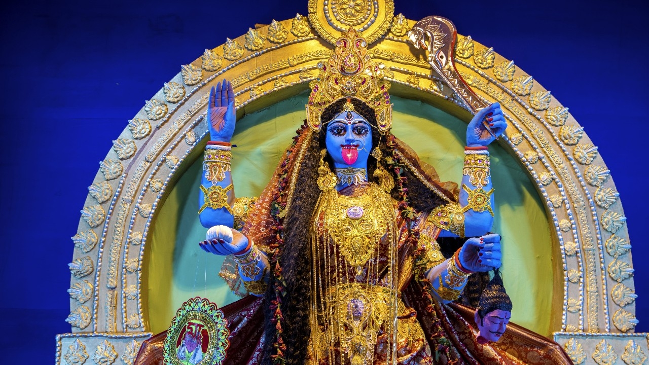 บทสวดพระแม่กาลี พร้อมวิธีบูชาและของไหว้ เสริมอำนาจ ขจัดอุปสรรค