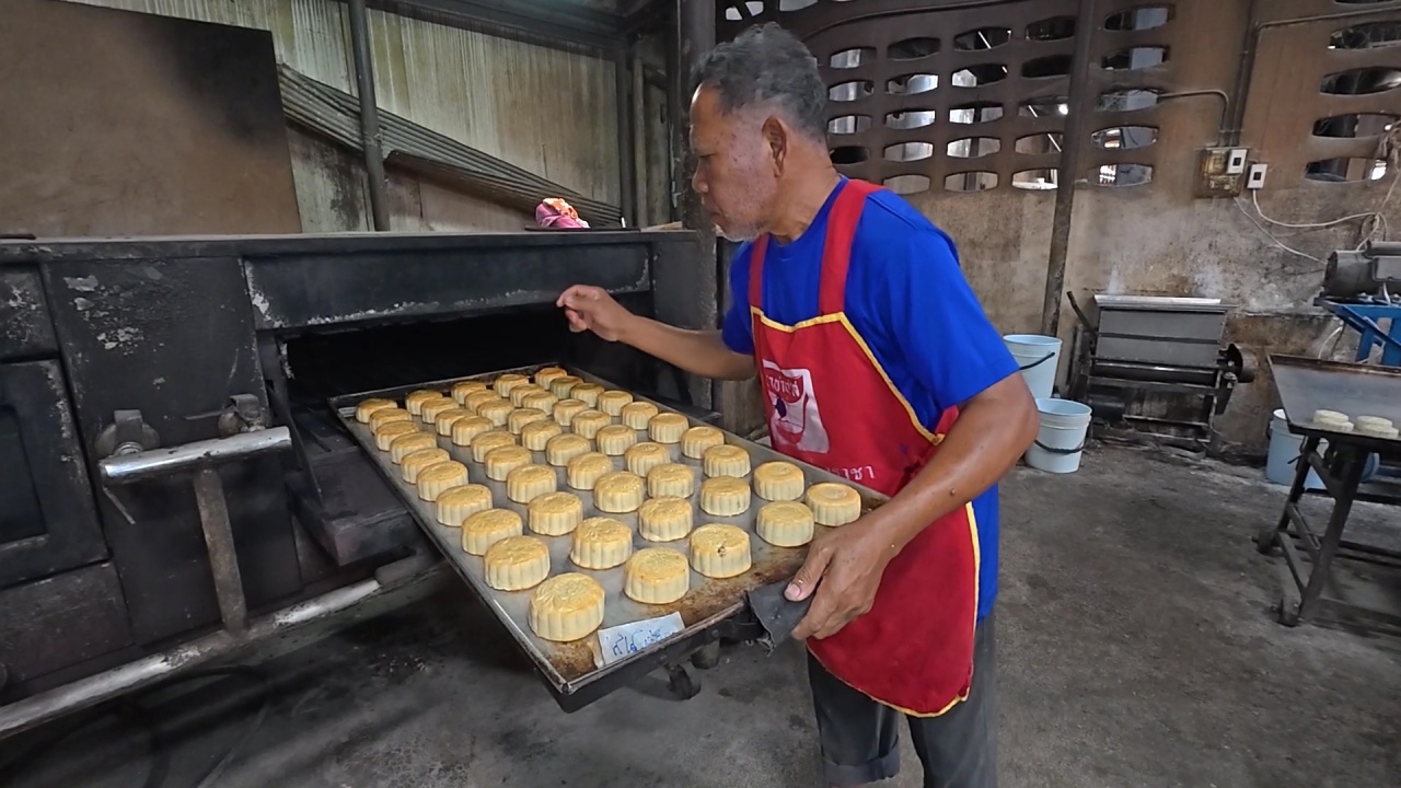 “ย่งเซ้ง” ขนมไหว้พระจันทร์สูตรโบราณ 50 ปี รสไม่หวานจัด ออเดอร์แน่นทุกเทศกาล