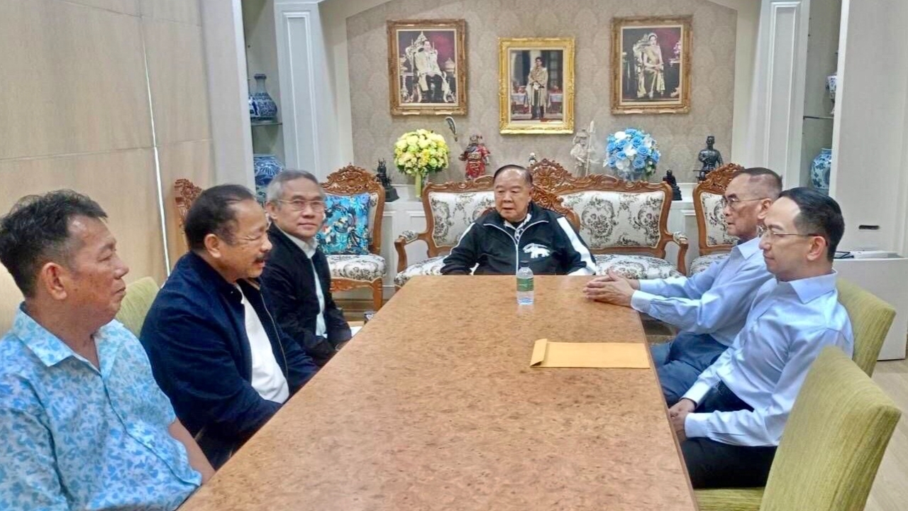 “บิ๊กป้อม” ลุยต่อ เปิดพปชร. รับ “ตระกูลอดิเรกสาร” ร่วมสู้ศึกเลือกตั้งครั้งหน้า