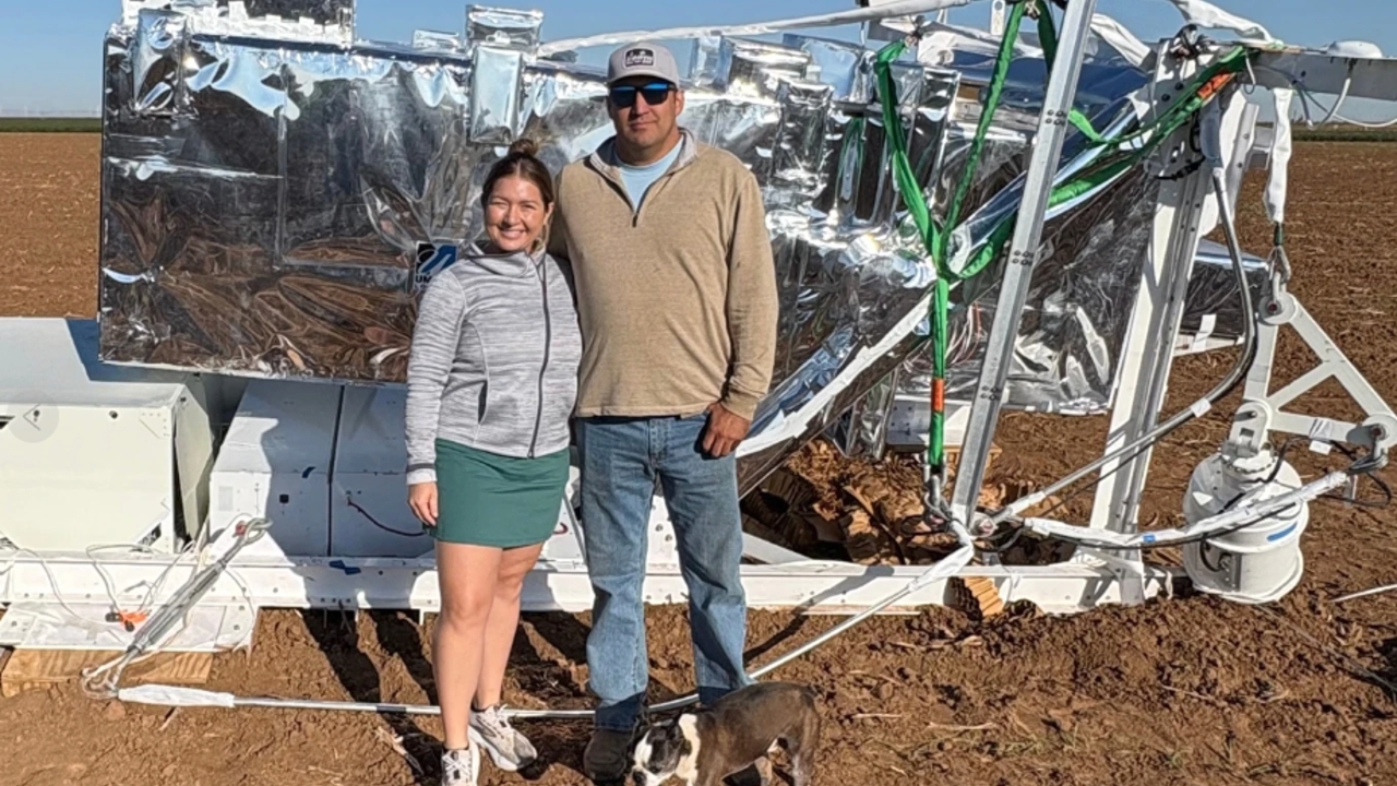 ครอบครัวเท็กซัสเจอเซอร์ไพรส์ใหญ่ อุปกรณ์ NASA ไซส์เท่ารถ ตกลงบนฟาร์ม