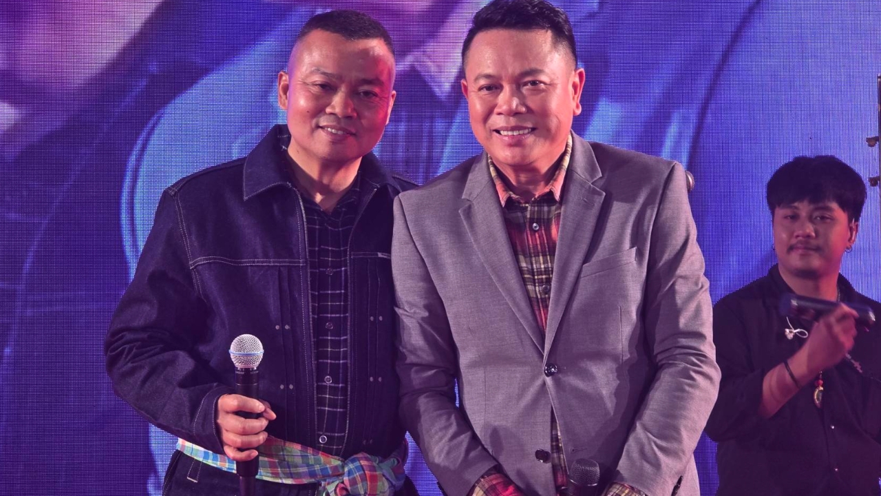 แม่ทัพกุ้ง ร้องเพลงคู่ มนต์แคน ในงานเลี้ยงเกษียณ ก่อนเปิดประมูลของขลังเข้ามูลนิธิ