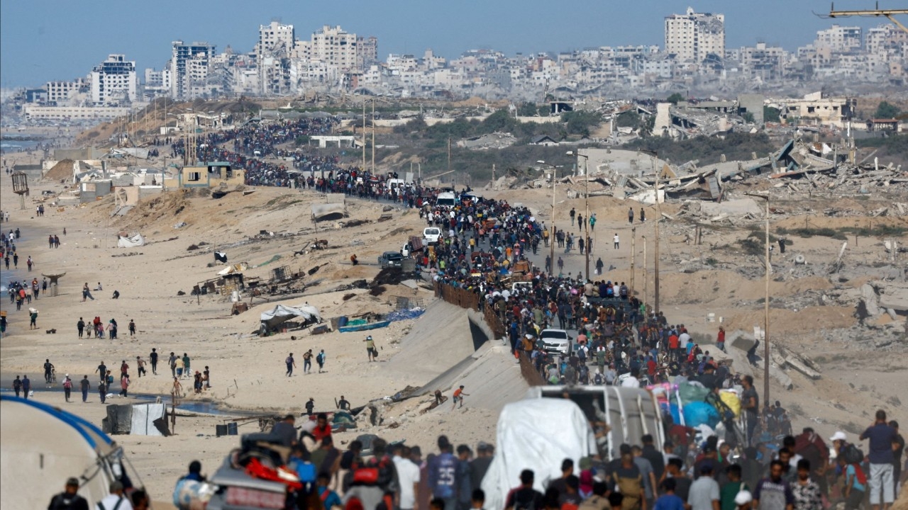 ข้อตกลงหยุดยิงระหว่างอิสราเอลกับฮามาสมีผลบังคับใช้ กองกำลังอิสราเอลบางส่วนเริ่มออกจากกาซา