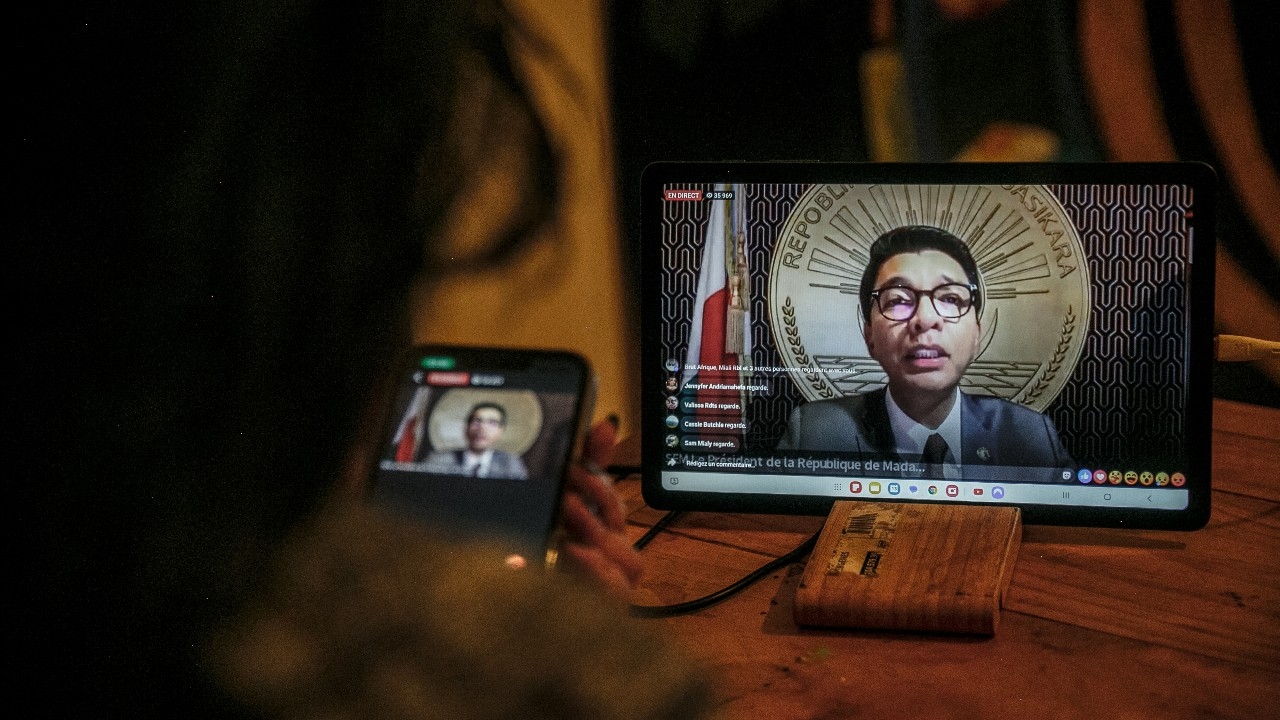 ปธน.มาดากัสการ์แถลง "จำเป็นต้องหนีเอาชีวิตรอด" หลังทหารพยายามยึดอำนาจ 