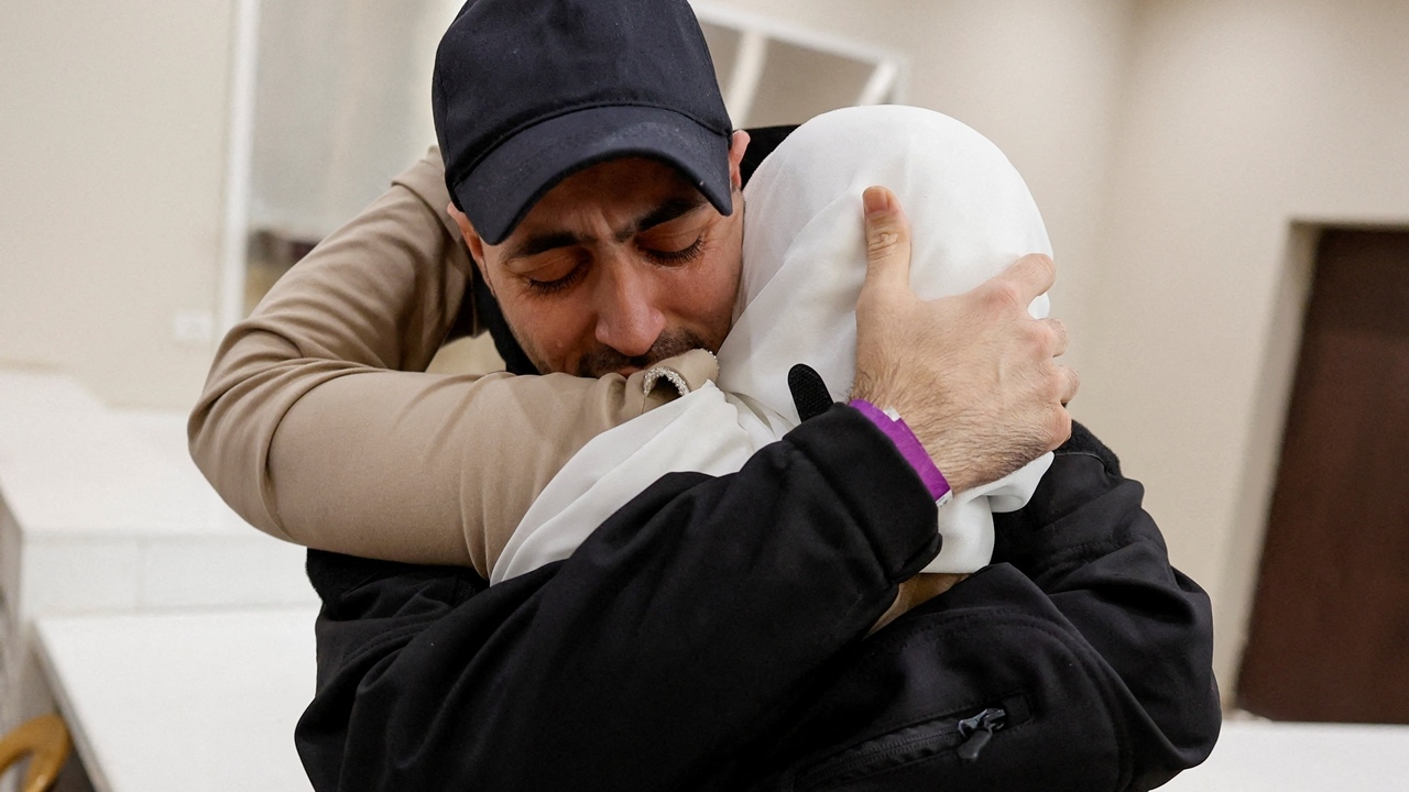 ฮามาสปล่อยตัวประกันที่ยังมีชีวิตครบ 20 คน ทรัมป์ลั่นฝันร้ายจบลงแล้ว