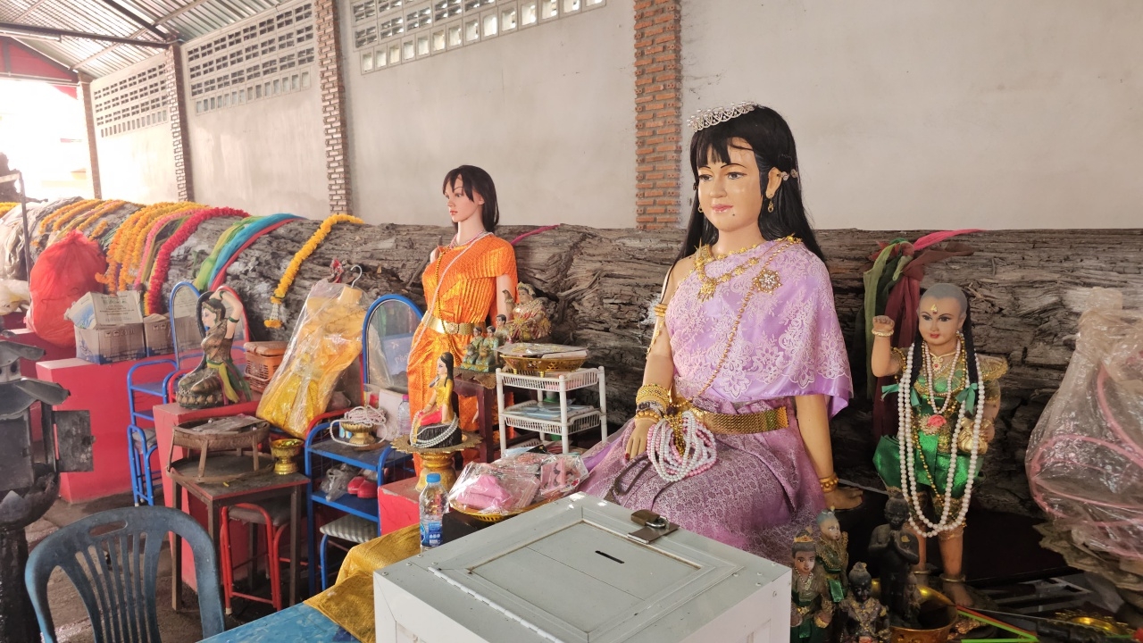 งวดที่แล้วได้โชค คอหวยถูกใจมากราบไหว้ตะเคียน "แม่ศรีมณีทอง" ขอเลขเด็ด 16/10/68