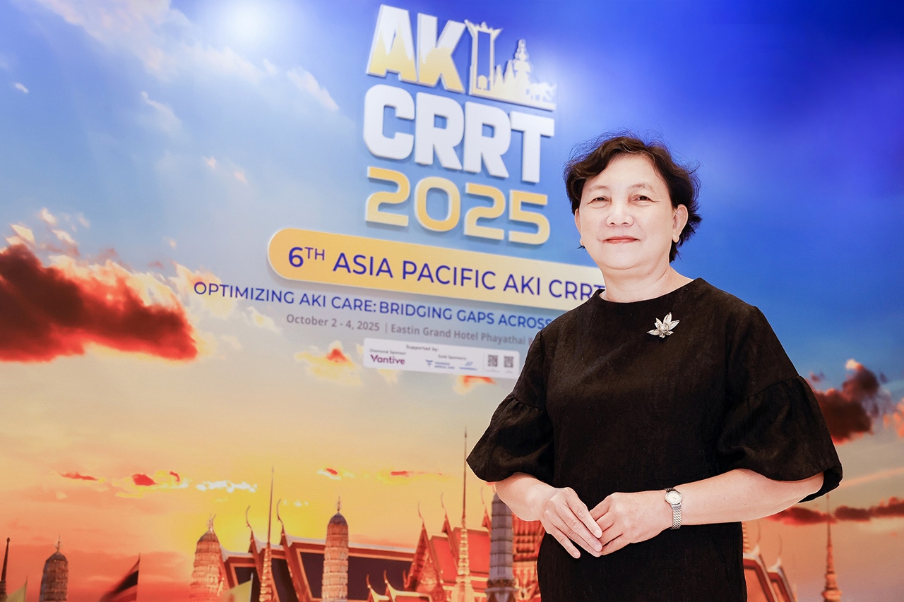 ศาสตราจารย์ ภาม จี หง็อก ถาว จากโรงพยาบาลโชเรย์ ประเทศเวียดนาม