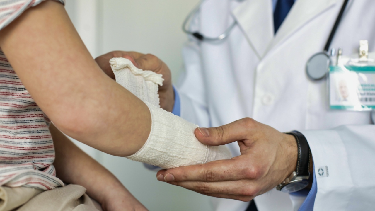 ด.ญ. 14 กลับบ้านได้แล้ว หลังผ่าตัดต่อมือที่ขาดได้สำเร็จ อยู่ รพ. รักษาตัว 24 วัน