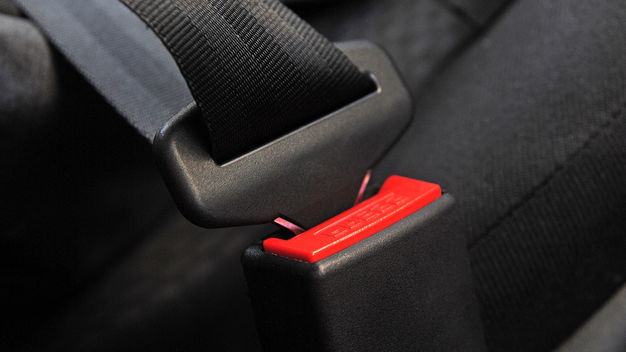 ขนส่งฯ เตือน! ผู้โดยสารรถโดยสารสาธารณะไม่คาดเข็มขัดนิรภัยมีความผิดตามกฎหมาย