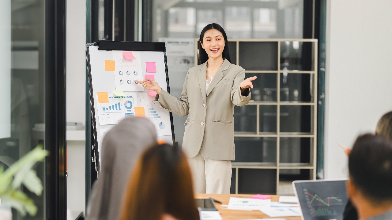 ยิ่งขี้เกียจ ยิ่งสำเร็จ ถอดรหัส 5 ทักษะผู้นำยุคใหม่ที่ทำงานอย่างชาญฉลาด แทนการทำงานหนัก