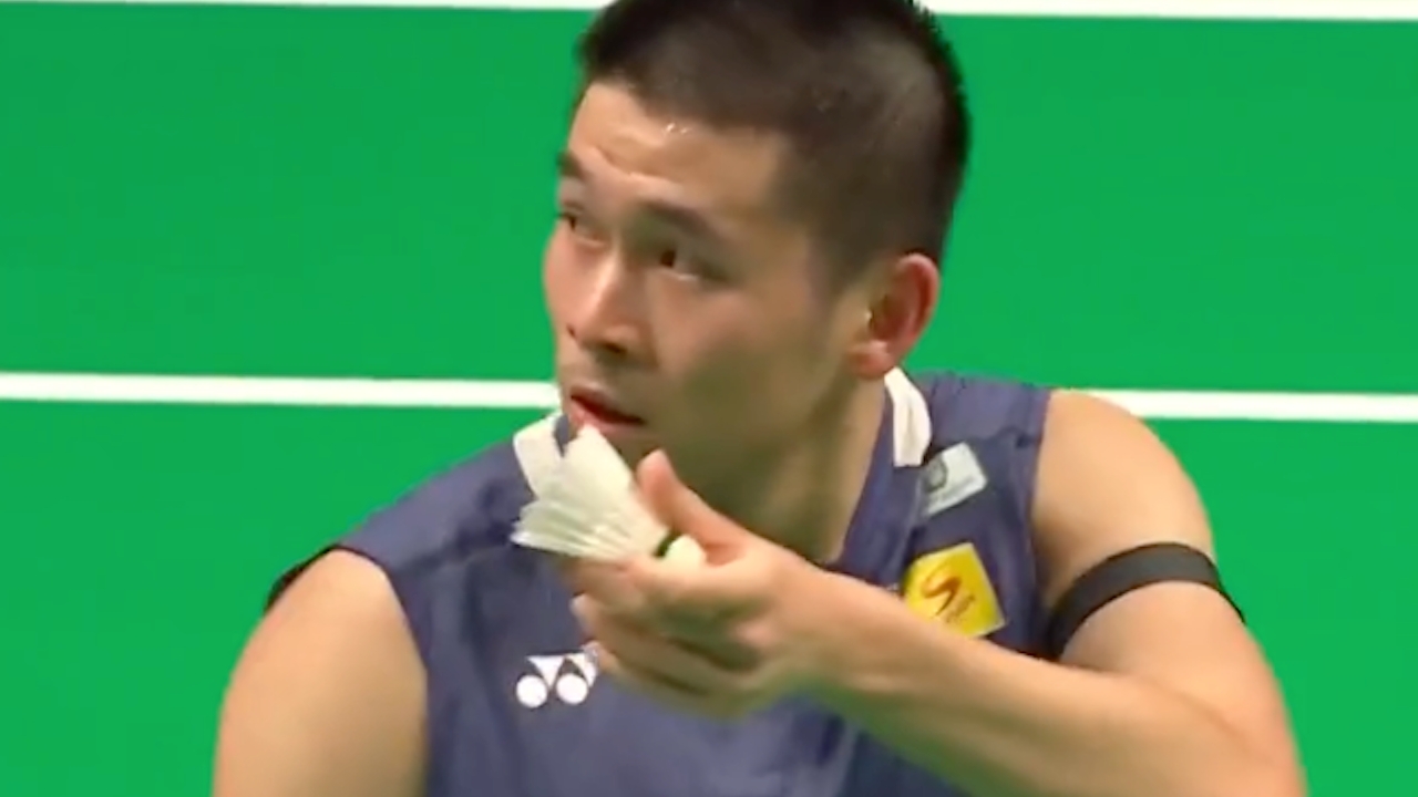 ผลแบดมินตัน วิว กุลวุฒิ พลิกพ่าย อเซลเซ่น ตกรอบ 8 คน เดนมาร์ก โอเพ่น 2025