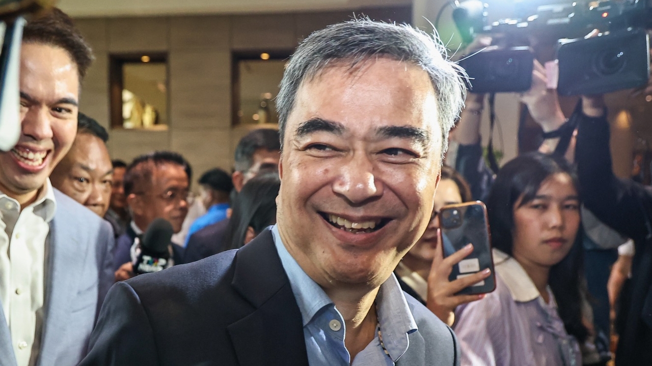 ประวัติ “อภิสิทธิ์ เวชชาชีวะ” ลูกพระแม่ธรณี นั่งหัวหน้าพรรคประชาธิปัตย์อีกสมัย