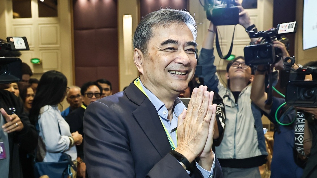 “อภิสิทธิ์” นอนมานั่งหัวหน้าพรรคประชาธิปัตย์อีกสมัย แบบไร้คู่แข่ง