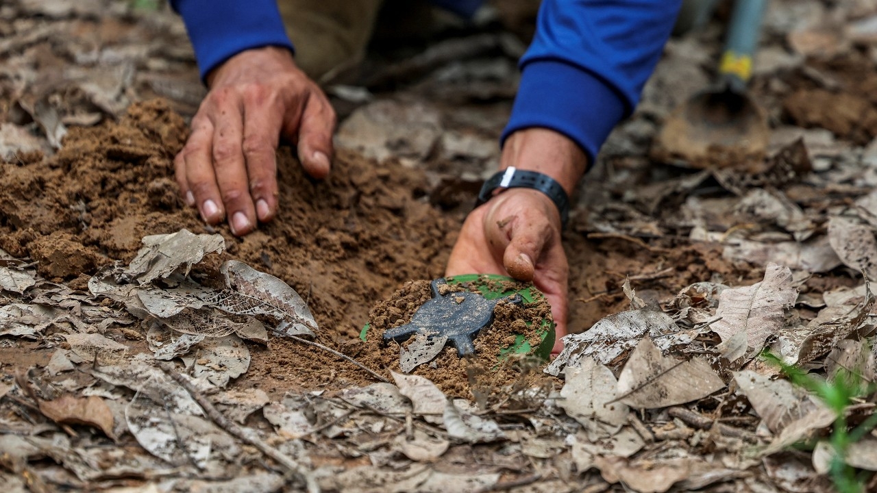 ผู้เชี่ยวชาญชี้ "ทุ่นระเบิด" จุดชนวนเหตุปะทะไทย-กัมพูชา อาจเป็นของใหม่เพิ่งถูกฝัง