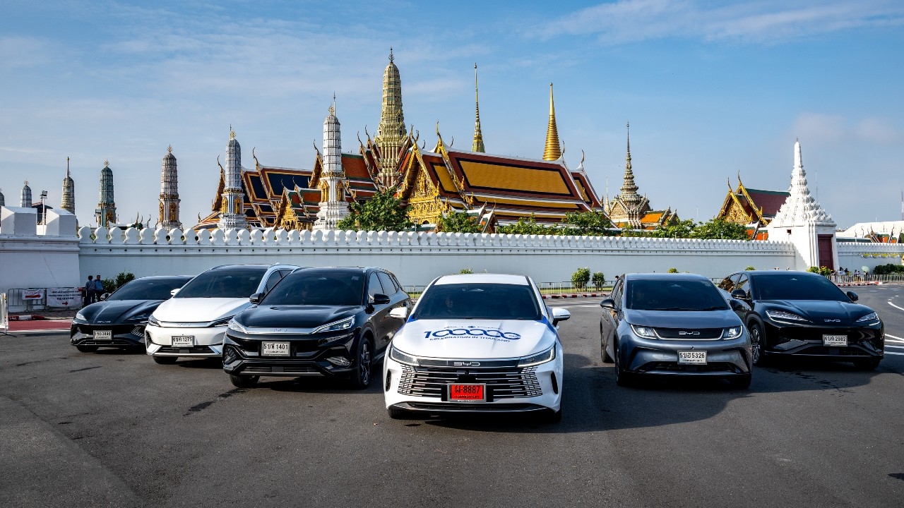 BYD ส่งมอบรถยนต์พลังงานใหม่คันที่ 100,000 ของประเทศไทยให้กับ กร ทัพพะรังสี