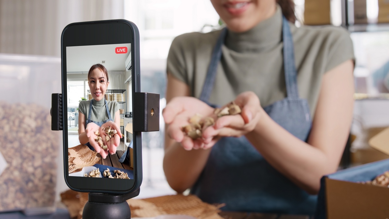 สคบ. เตือนอินฟลูฯ ขายของออนไลน์ ระวังเข้าข่ายทำธุรกิจตลาดแบบตรงโดยไม่ได้รับอนุญาต