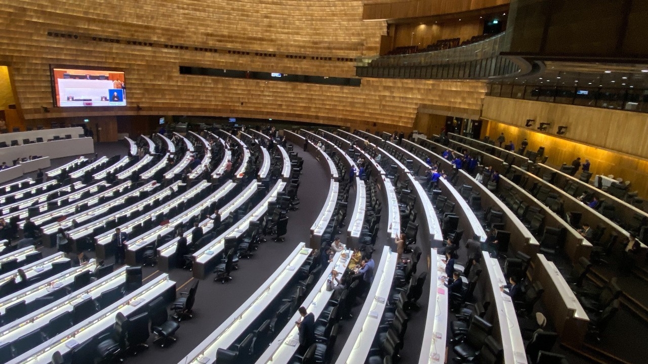 เปิดเสียงโหวตร่างแก้รัฐธรรมนูญ พท.-ปชน.-สว.พันธุ์ใหม่ จับกันแน่น จนเอาชนะร่างภท. 