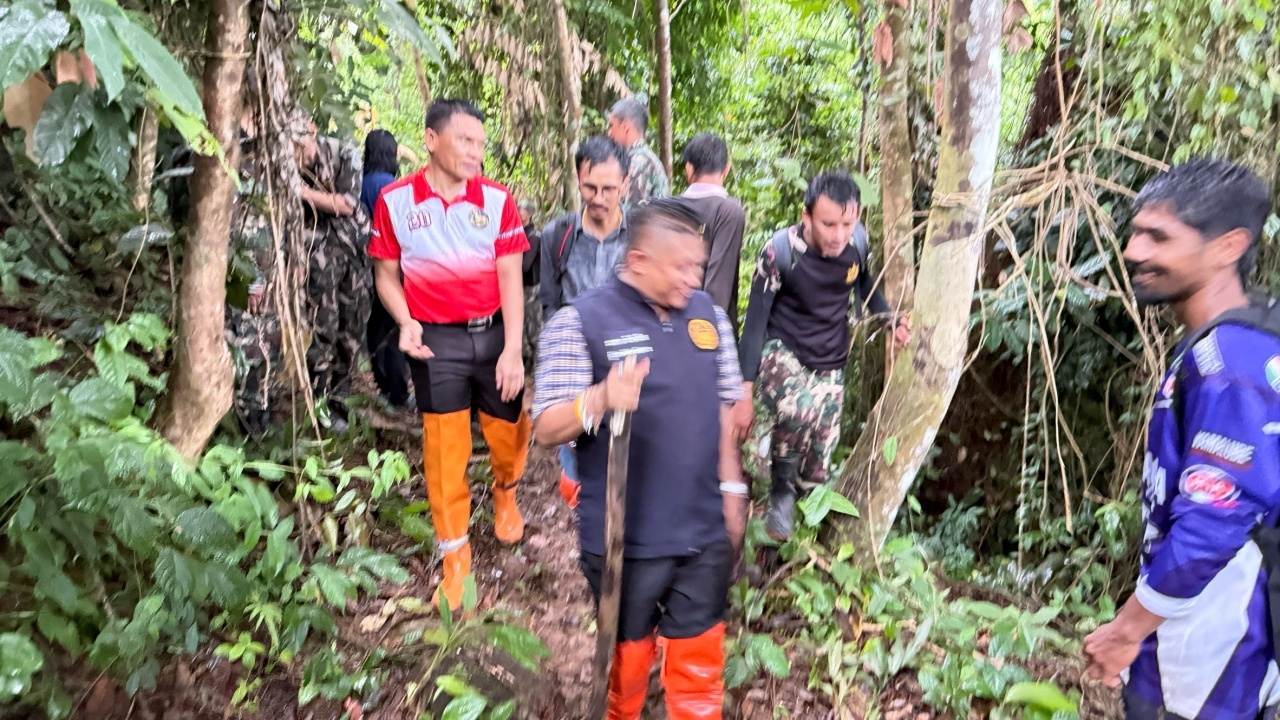 ยังไม่รู้ชะตากรรม ลุง-หลาน หายใน "ป่าเขาหลวง" เร่งค้นหา ใช้โดรนจับความร้อน