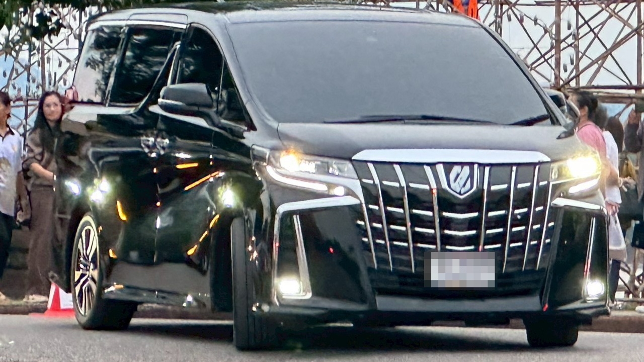 คอหวยเฮ "เลขเด็ด" ทะเบียนรถนายกฯ "อนุทิน" ลงพื้นที่ จ.นครพนม ให้โชค 3 ตัวตรง